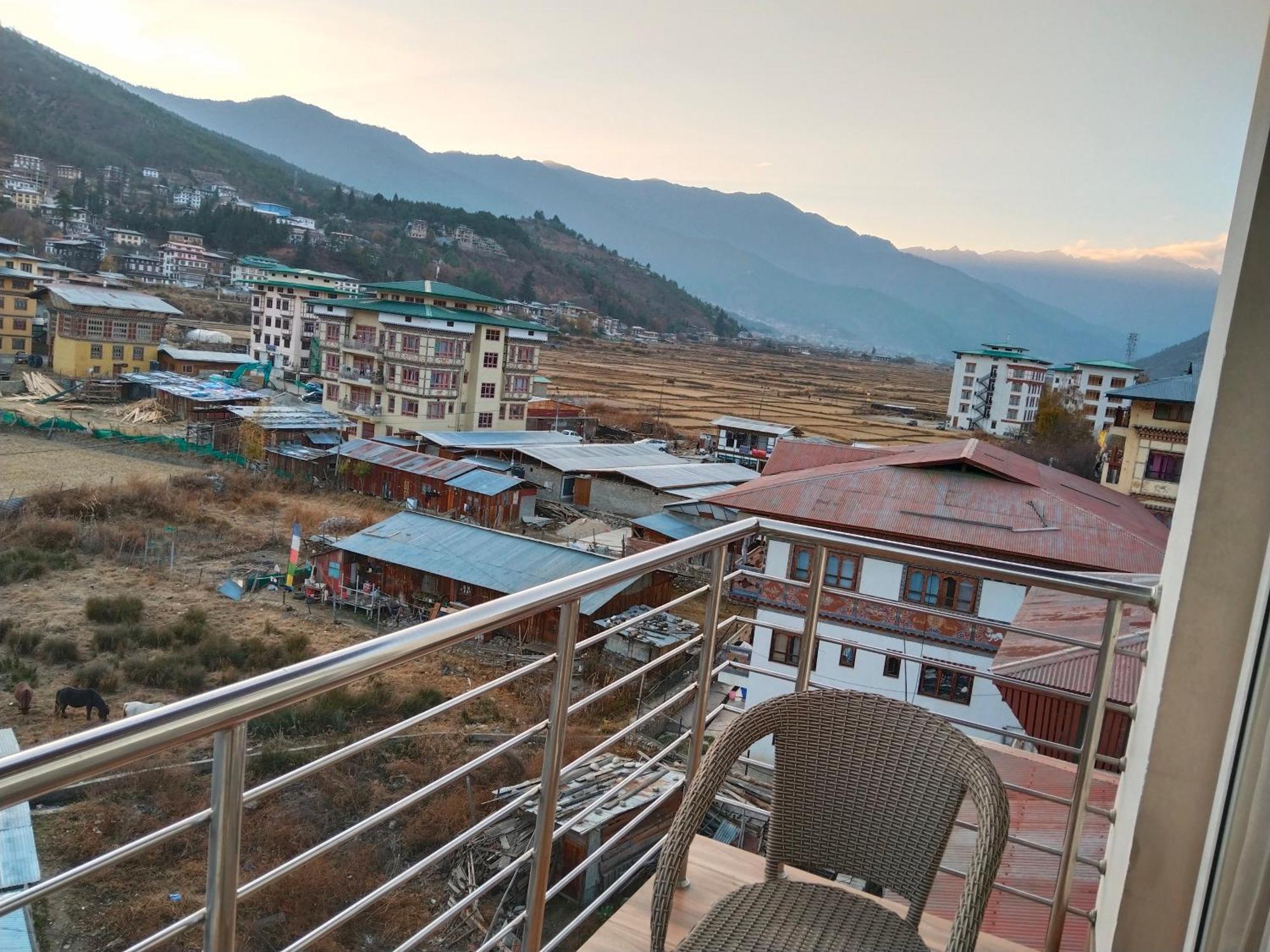 Nirvana Inn Paro Exteriör bild